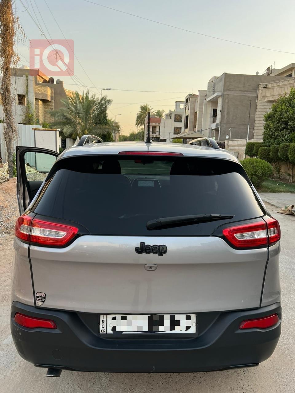 جیپ شیرۆکی